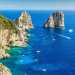 Isola di Capri  Situata di fronte alla Costiera Amalfitana, questa celeberrima isola affascin gi in epoca romana gli imperatori Augusto e Tiberio grazie al suo clima mite, la sua rigogliosa vegetazione, i particolari faraglioni e gli incredibili scenari a picco sul mare...